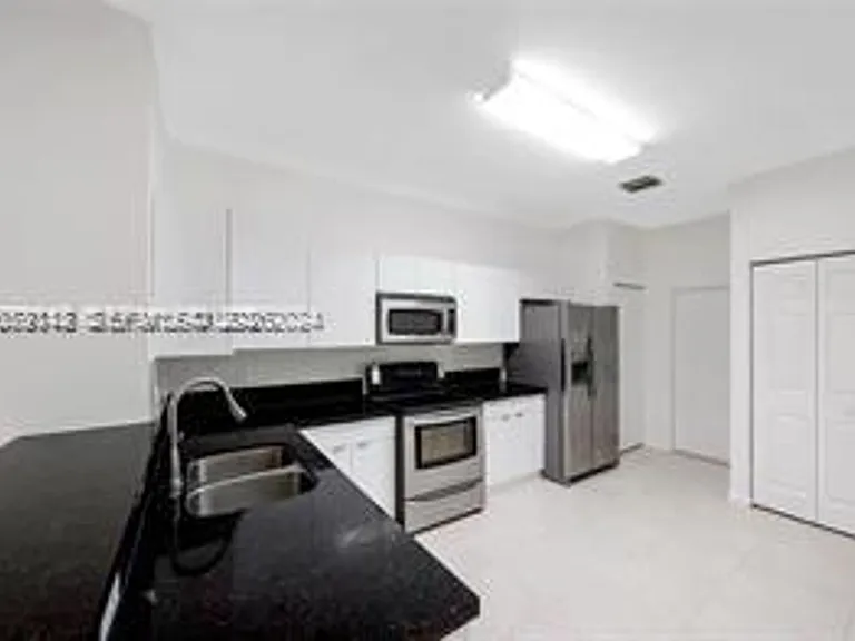 3903 Tree Top Dr #Townhouse 3903 — Photo 8