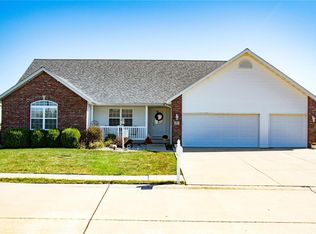 160 Patriots Dr, Bethalto, IL 62010