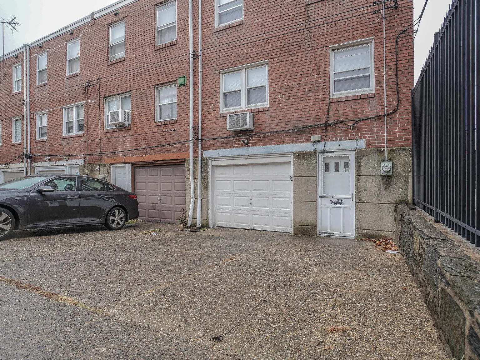 4011 Stirling St — Photo 3