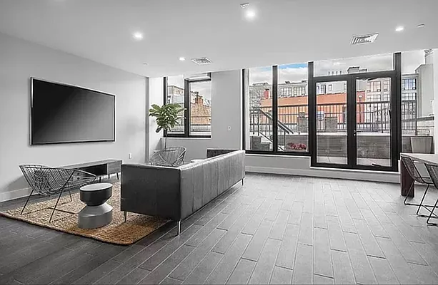 Rented by Modern Spaces | media 10