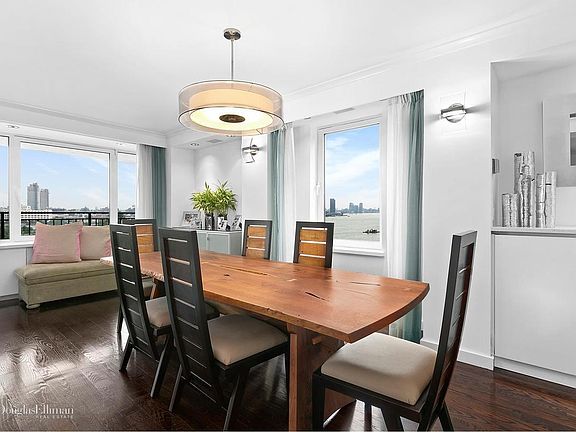 5th image of 60 Sutton Pl S #10DEN