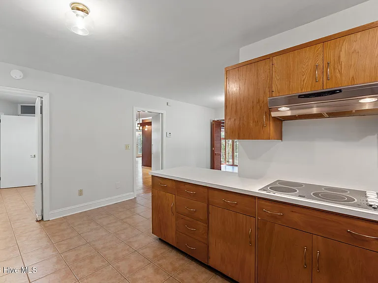 225 Arbutus Rd — Photo 17
