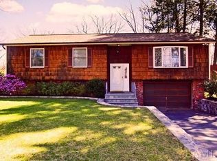 63 Hollow Brook Rd, Lake Peekskill, NY 10537