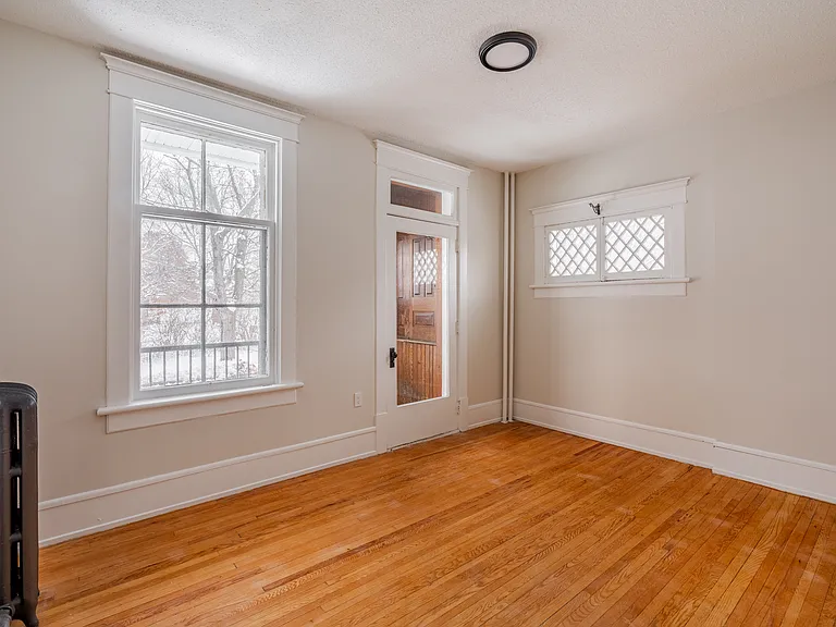 120 Wurtemburg St — Photo 23
