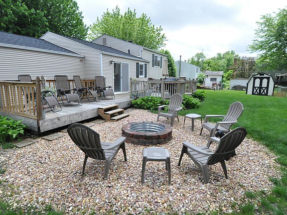 4th image of 2225 Drumlin Dr