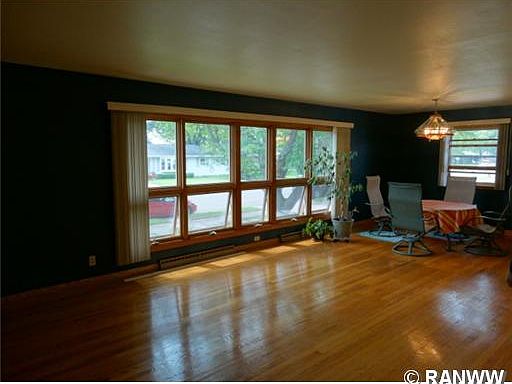 4th image of 618 E Tyler Ave