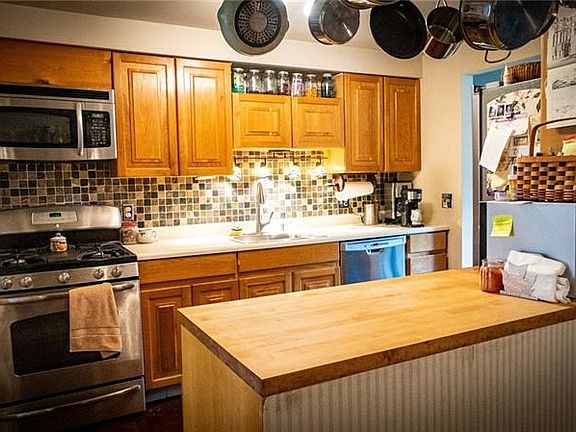 4th image of 111 Woodbury Dr