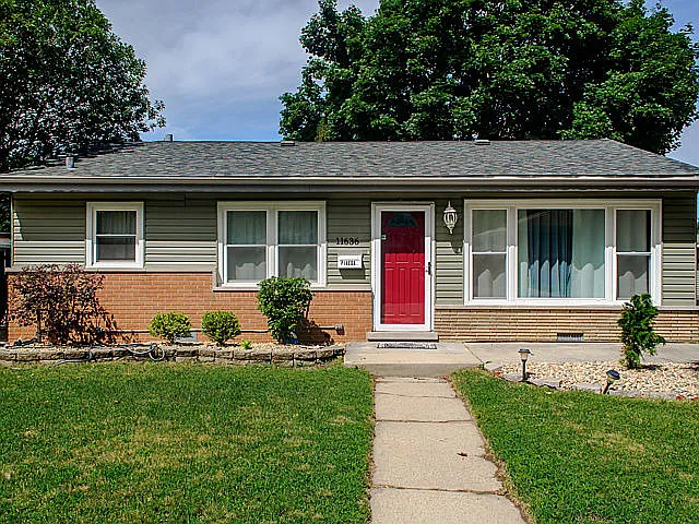 11636 S Tripp Ave photo 1