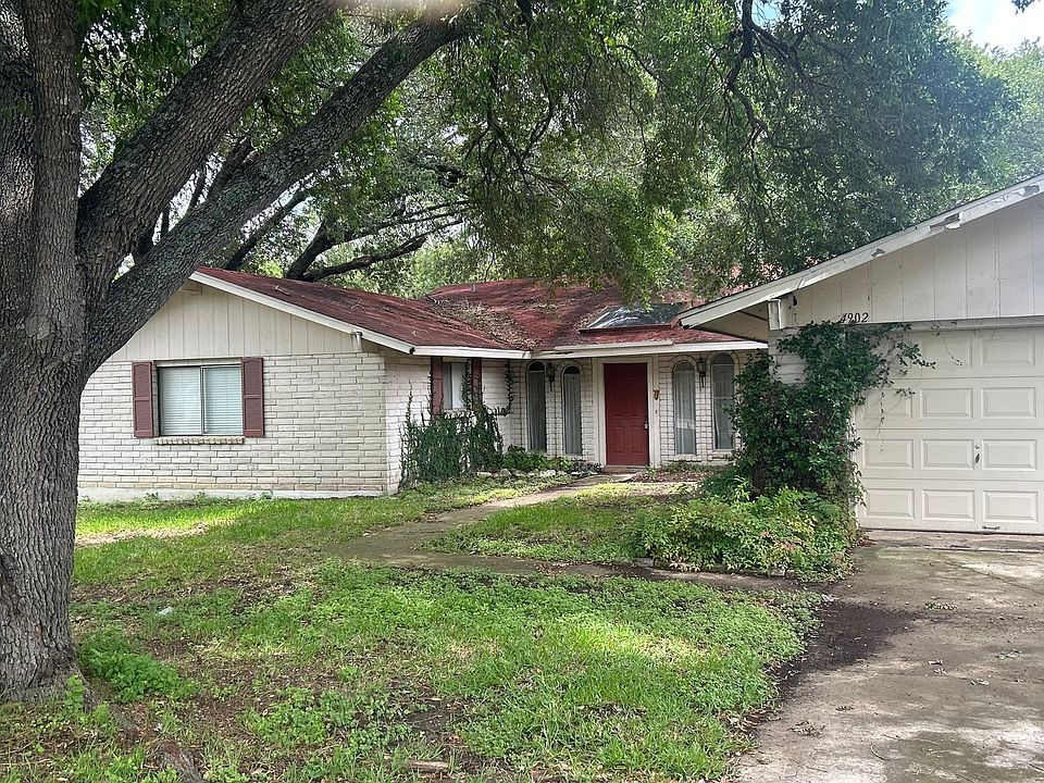 2nd image of 4902 LA BARRANCA ST