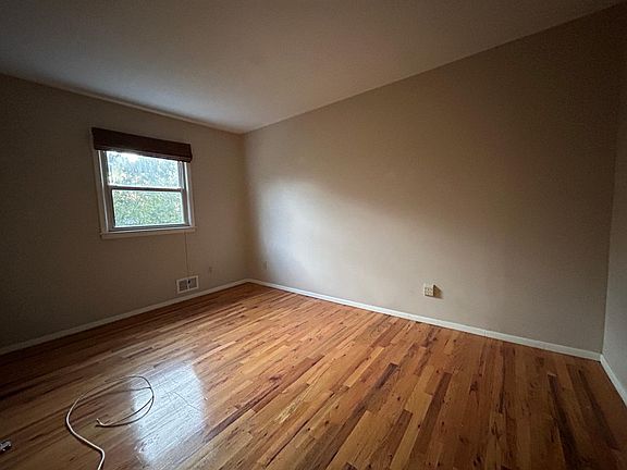 3rd image of 384 Caswell Ave #1A