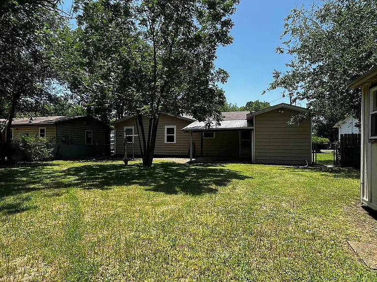 409 Oscar St — Photo 16