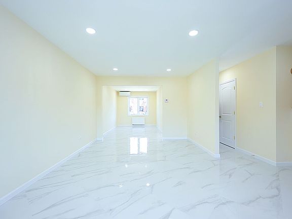 5th image of 2689 Brown St