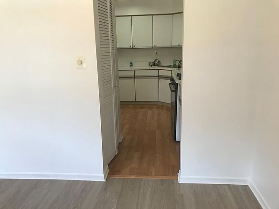 Dining to kitchen