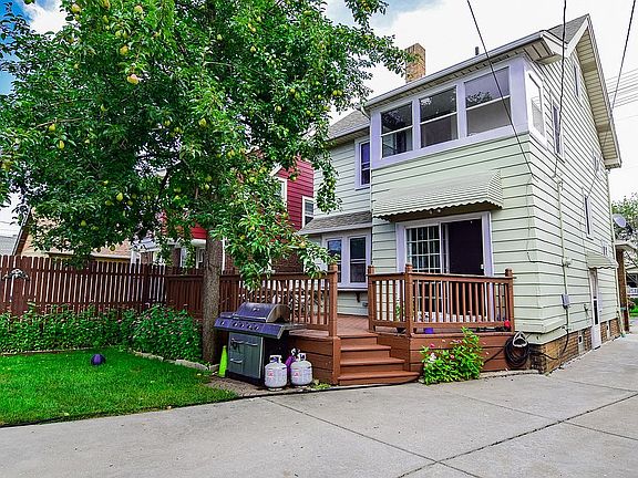 3rd image of 2212 Clarence Ave
