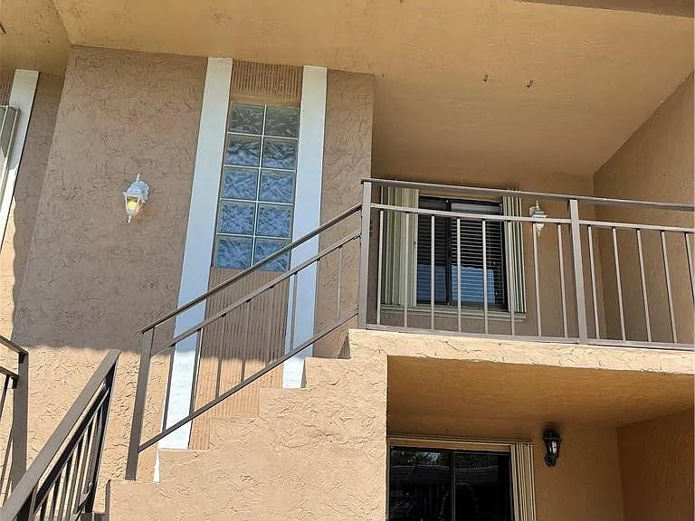 197 Lakeview Dr #202 — Photo 2