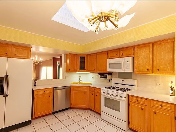 2nd image of 251 Marengo Ave APT 7G