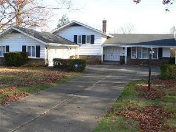 1st image of 325 Royal Oak Blvd