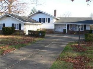 325 Royal Oak Blvd, Richmond Heights, OH 44143