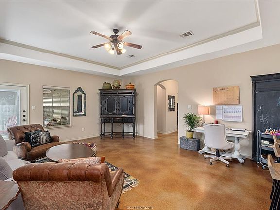 4th image of 417 Hayes Ln