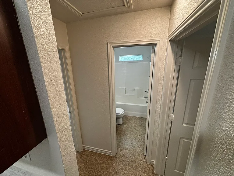 501 Henderson St — Photo 7