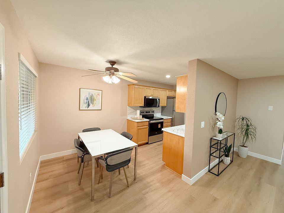 Dining area to kitchen