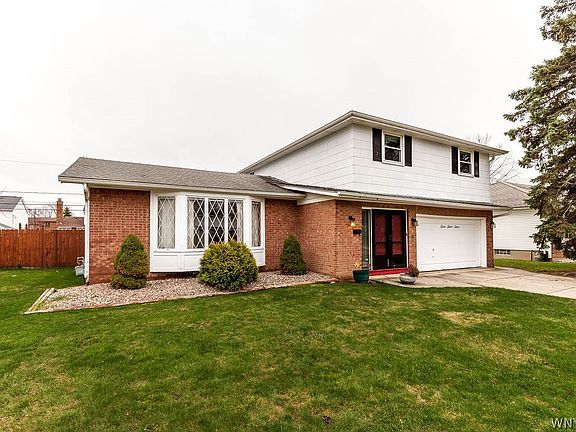 3rd image of 242 Macarthur Dr