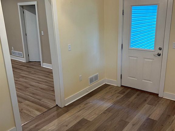 3rd image of 1110 Essex Ave
