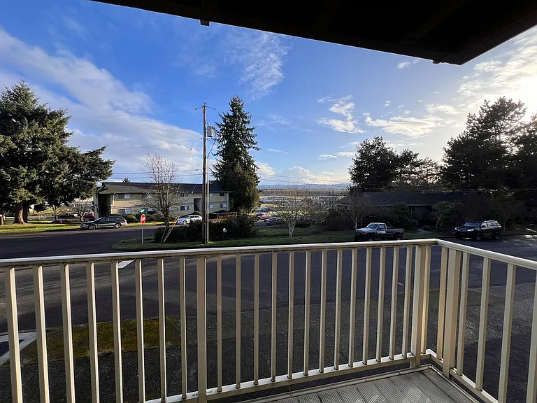 607 R St — Photo 24