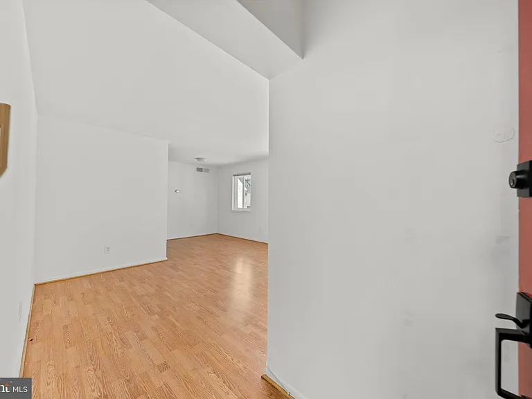 630 11th St NE #302 — Photo 11