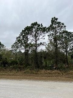 3rd image of 520 SE Kennel St