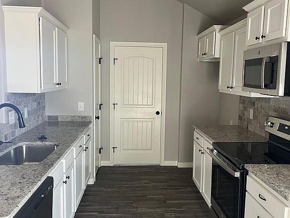 4th image of 1643 Sweetwater Ln