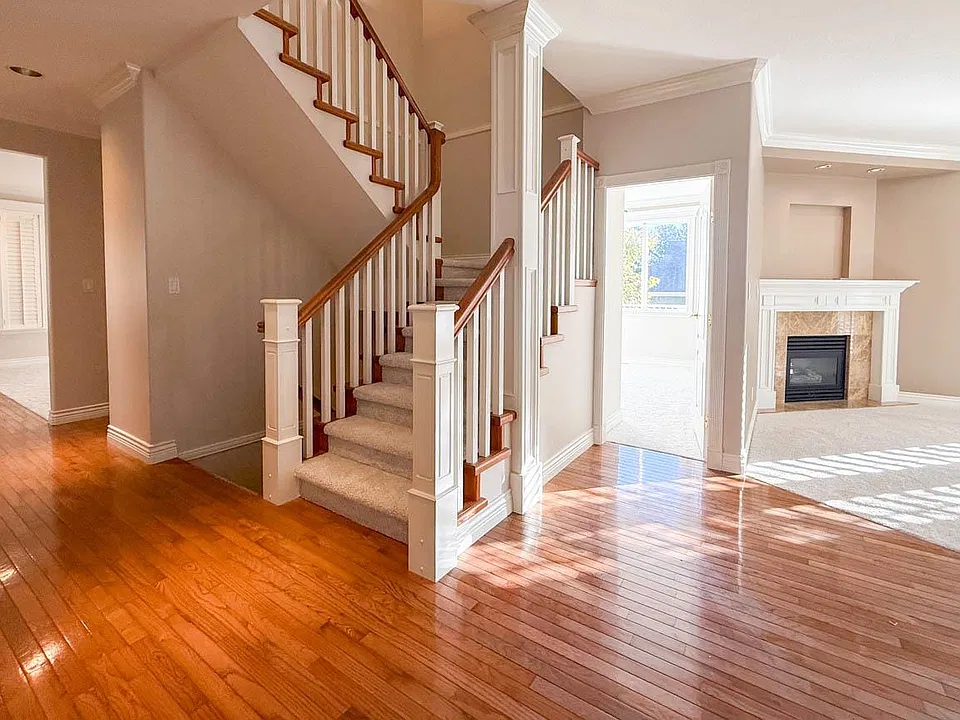 3858 Sauve Pl
