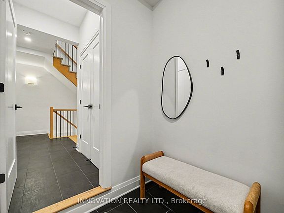 5th image of 957 Atrium Rdg