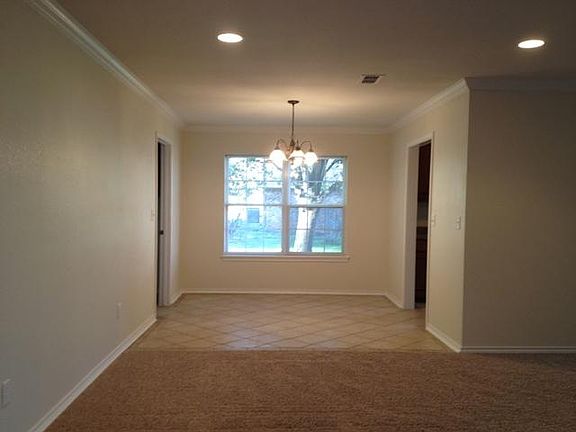 5th image of 204 W Oaks Cir