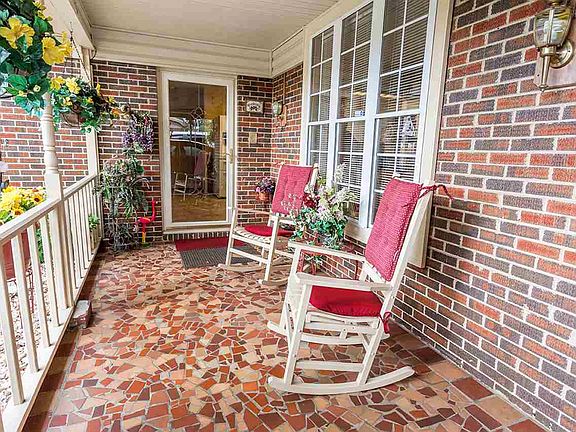 3rd image of 362 Belleview Dr SE