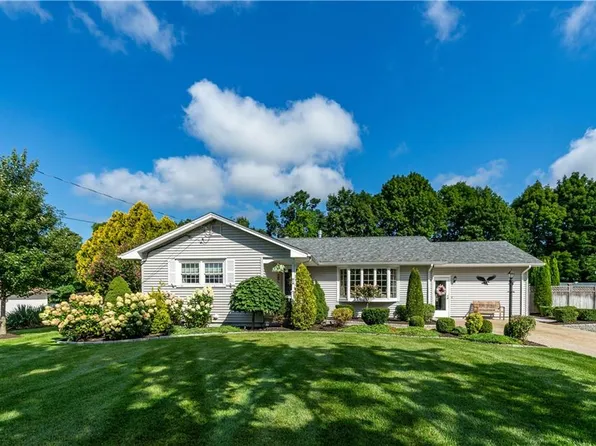5 Hilton Dr, Johnston, RI 02919