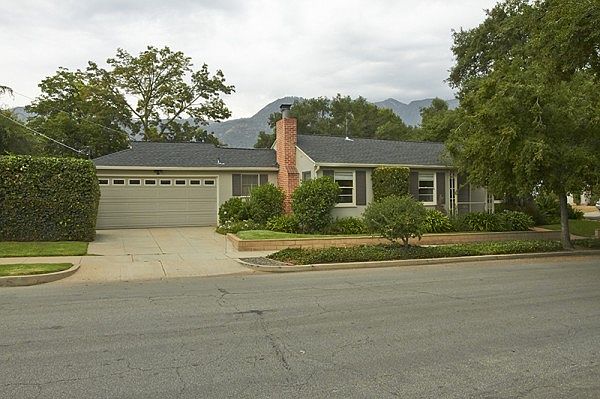1st image of 1095 N Vinedo Ave