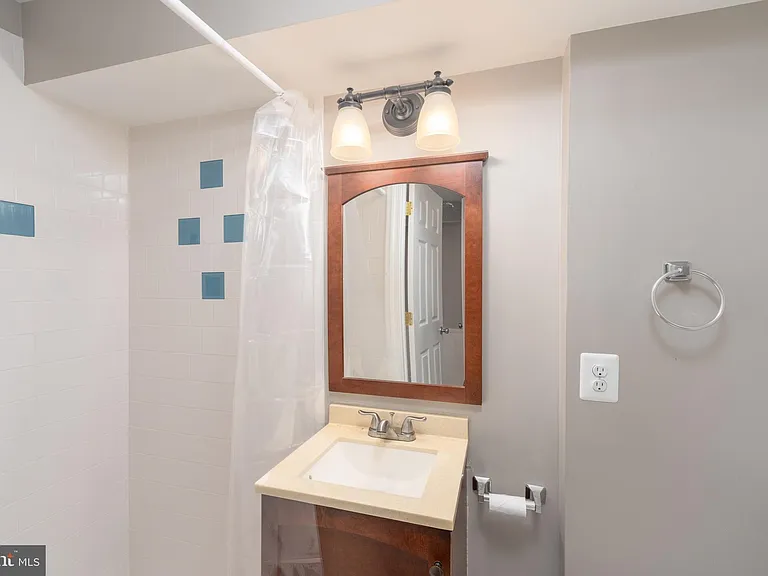 1825 Light St — Photo 25