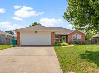 421 Firewood Dr, Centerton, AR 72719