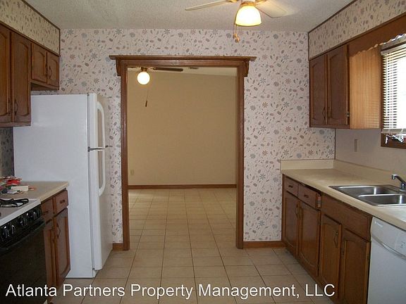 5th image of 2804-B Briar Hill Ln SE