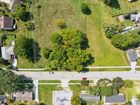 512 Grant St, Chelsea, MI 48118