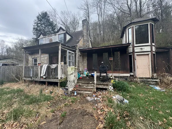 820 Green Valley Dr, Saint Albans, WV 25177