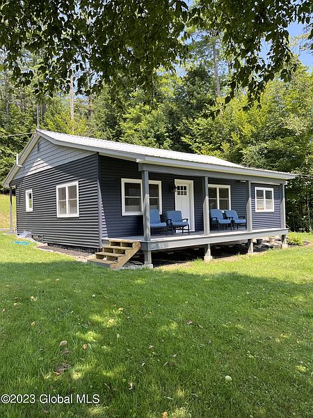 2nd image of 515 Hadlock Pond Road