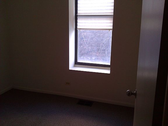 2nd image of 8707 S Escanaba Ave APT 1R