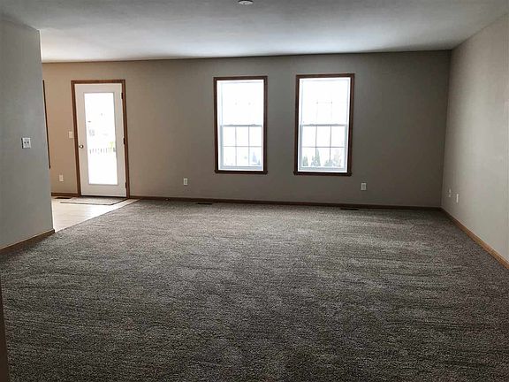 3rd image of 3037 Warwickshire Dr