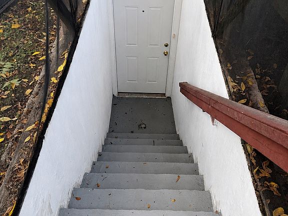 2nd image of 1516 Jewett Ave #2