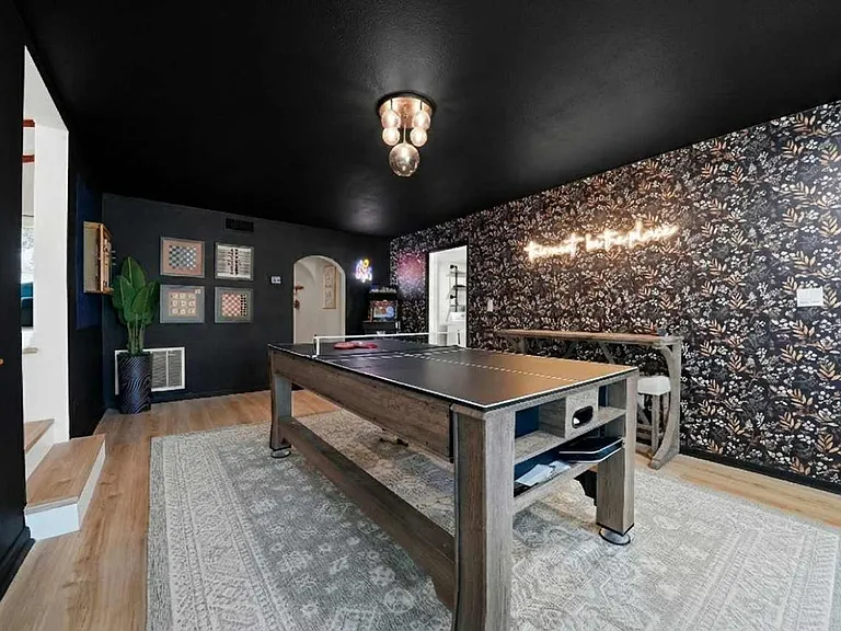 Building's Lounge