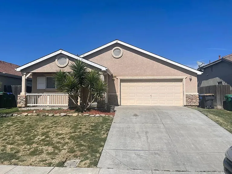 2138 W Solis St — Photo 1