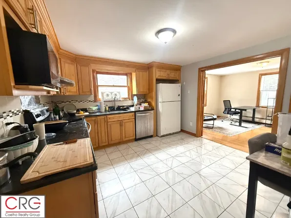 15 Lyons Ct #1, Watertown, MA 02472