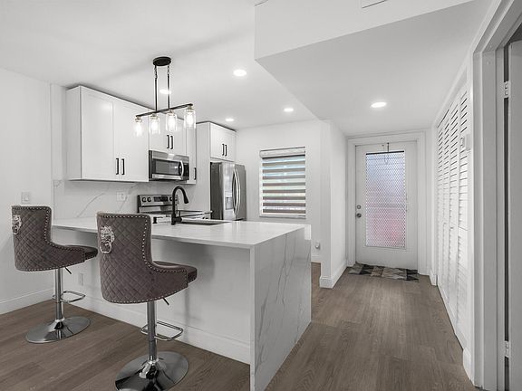 5th image of 5 Abbey Lane #207